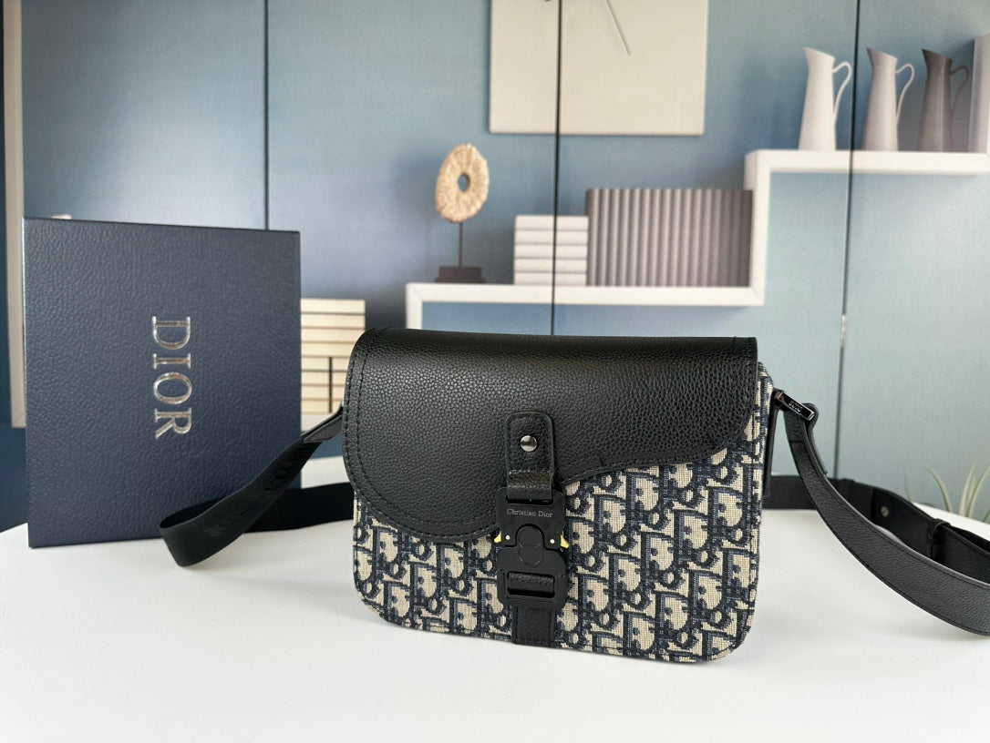 Bolsa Crossbody Clássica de Couro – Design Minimalista, Função Máxima