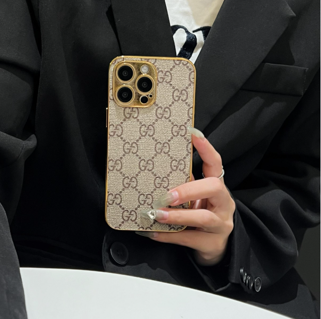 Luxus klasszikus monogramos iPhone tok galvanizált arany élekkel