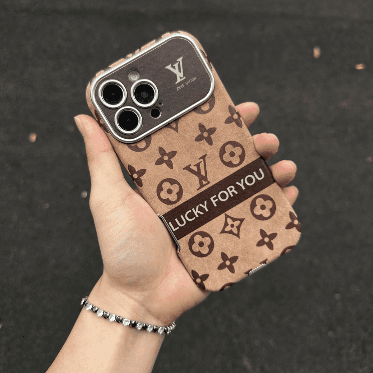 Πολυτελής καφέ & Δερμάτινη θήκη iPhone σε μαύρο χρώμα
