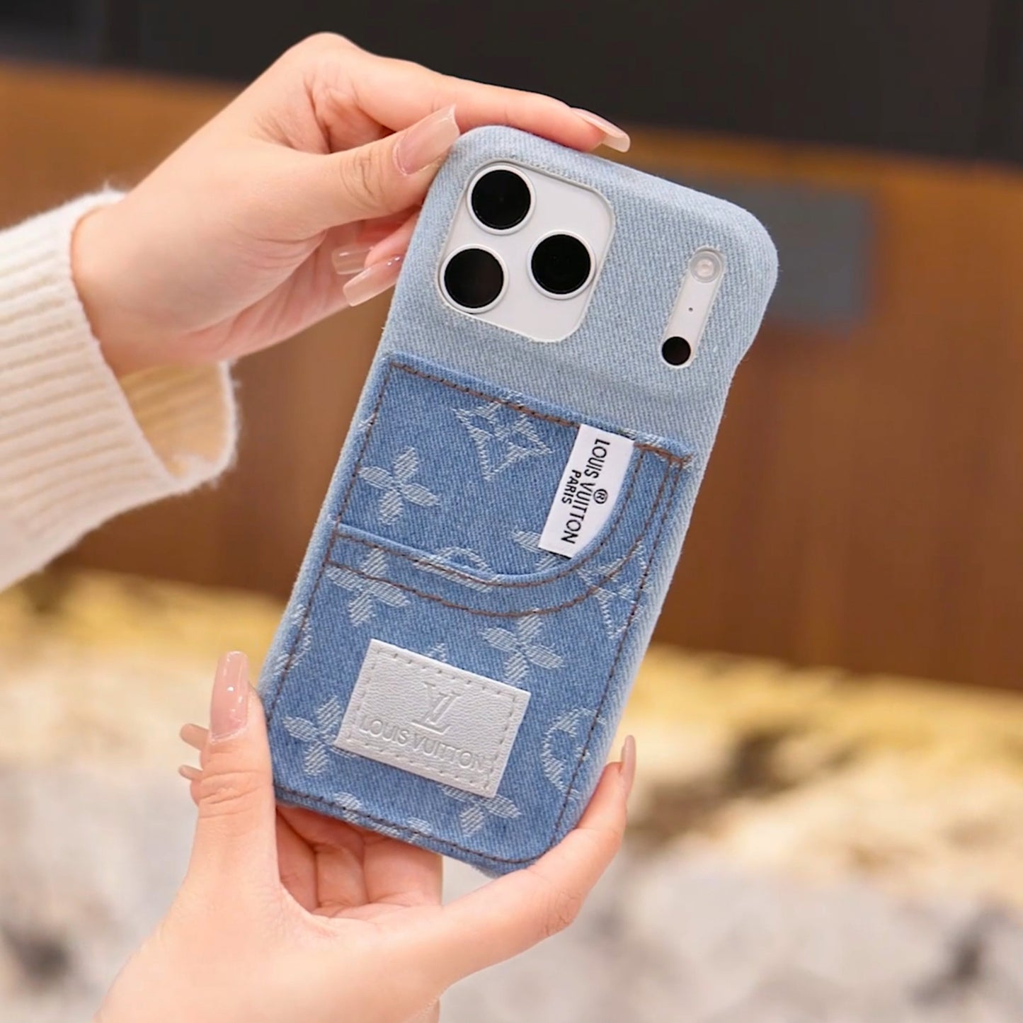 Maska za iPhone od traper tkanine s ugrađenim držačem kartice
