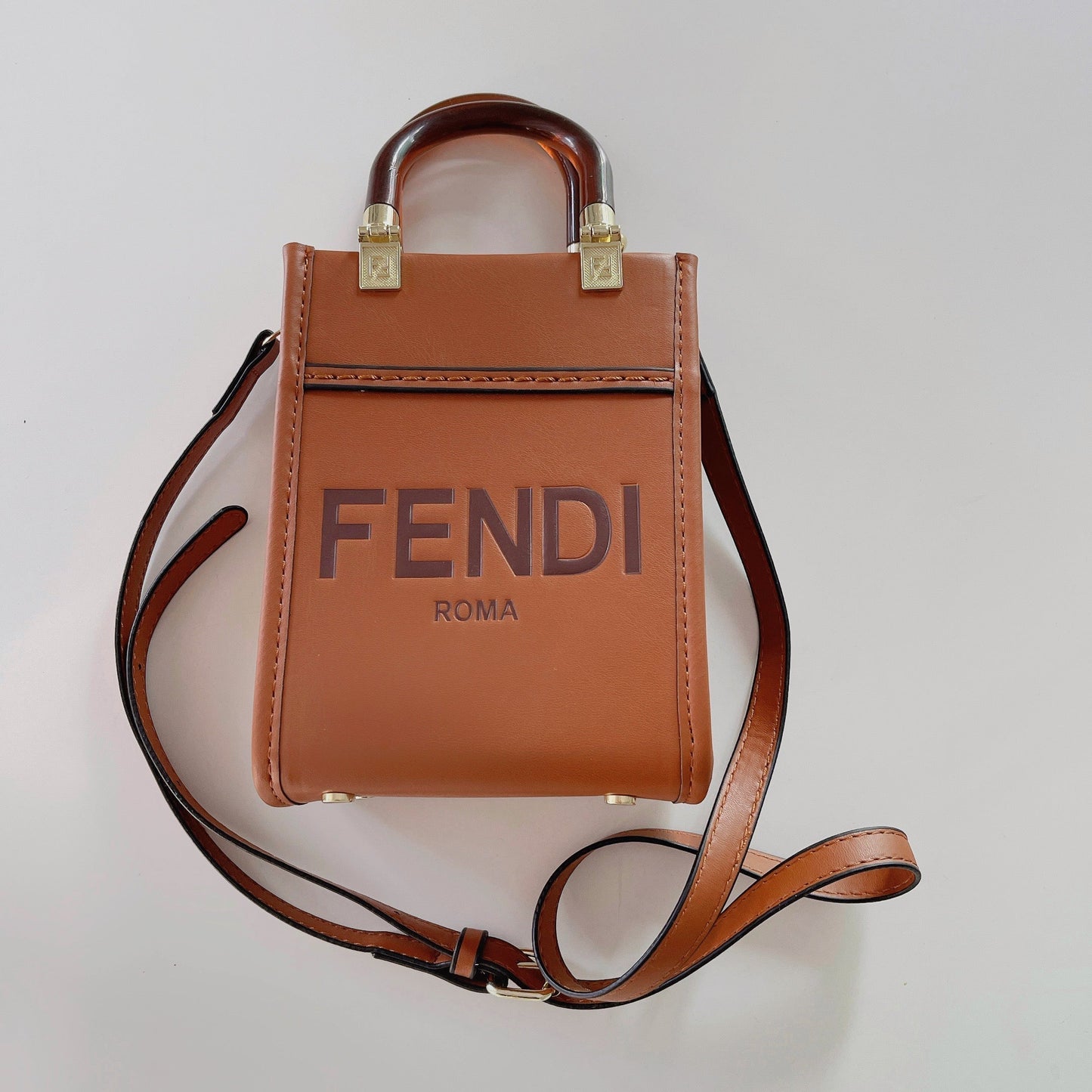 Mála Tote Clasaiceach Le Strap Crossbody