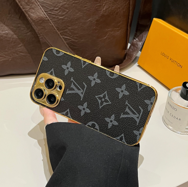Luxus klasszikus monogramos iPhone tok galvanizált arany élekkel
