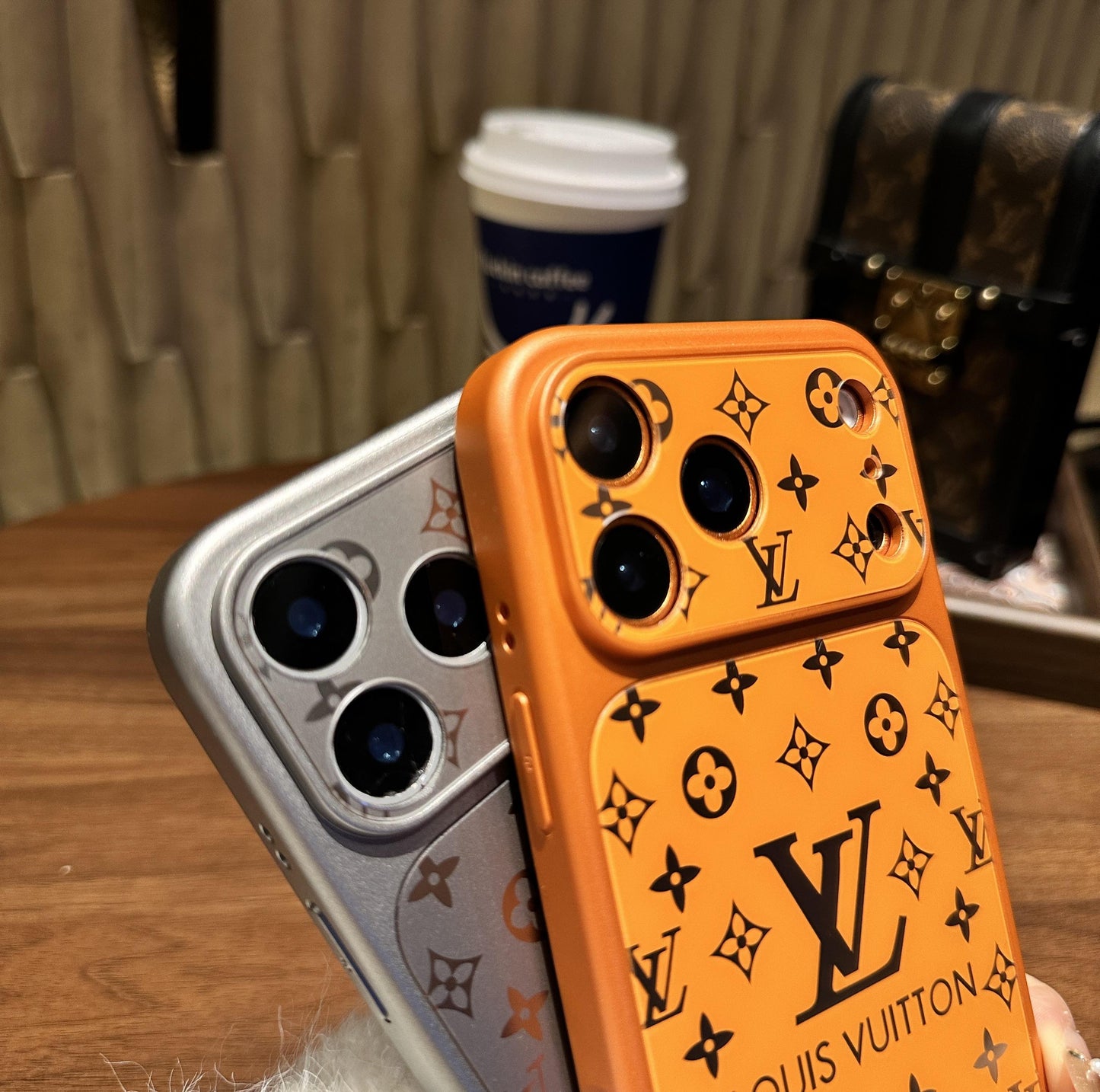 Luksus Monogram Matt Case med støtdempende myke kanter