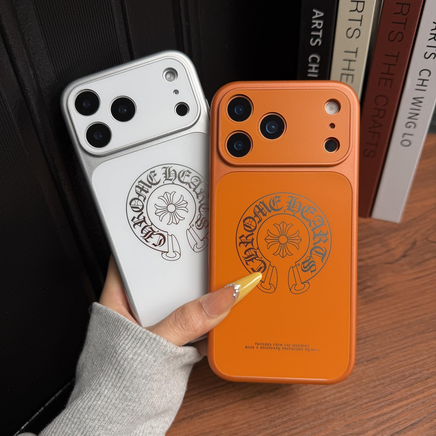 Chrome Hearts suojaava iPhone-kotelo