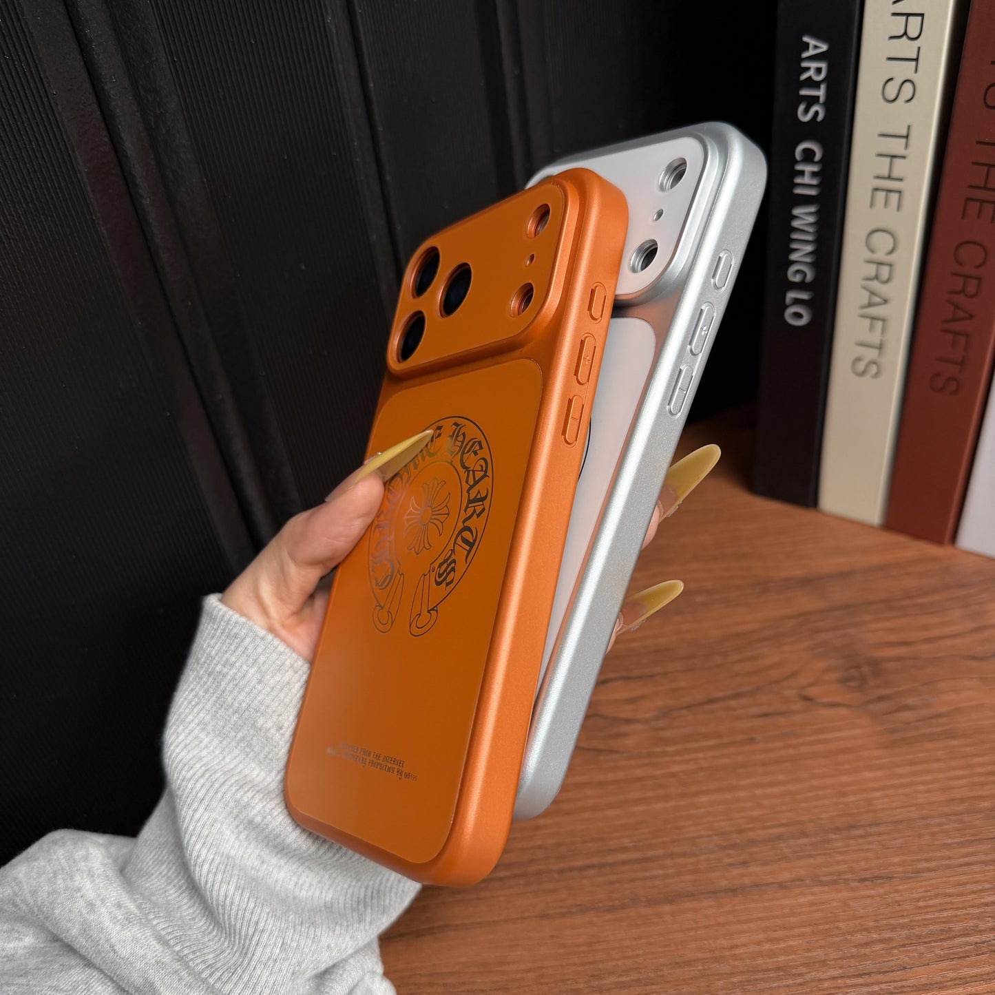 Chrome Hearts suojaava iPhone-kotelo