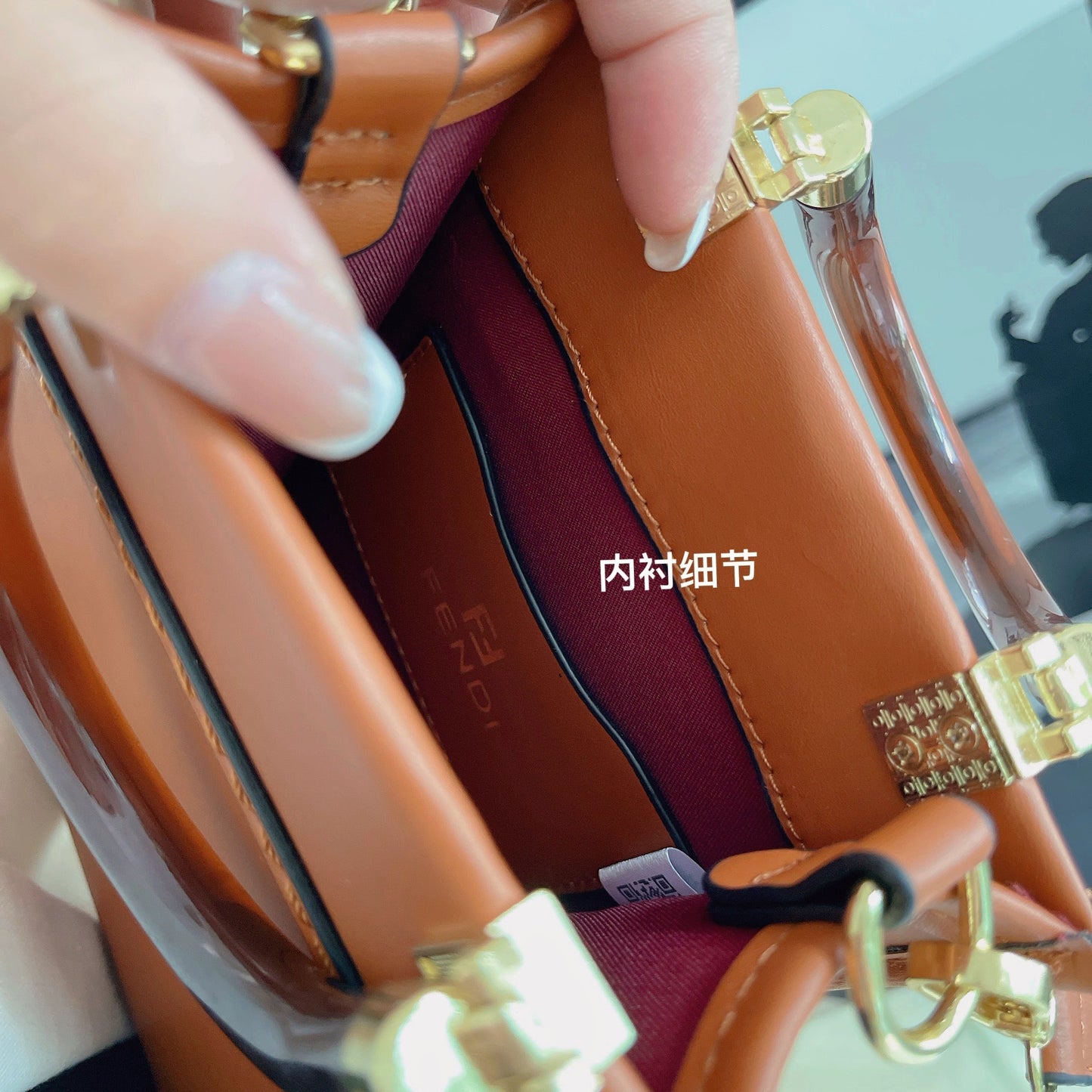 Mála Tote Clasaiceach Le Strap Crossbody