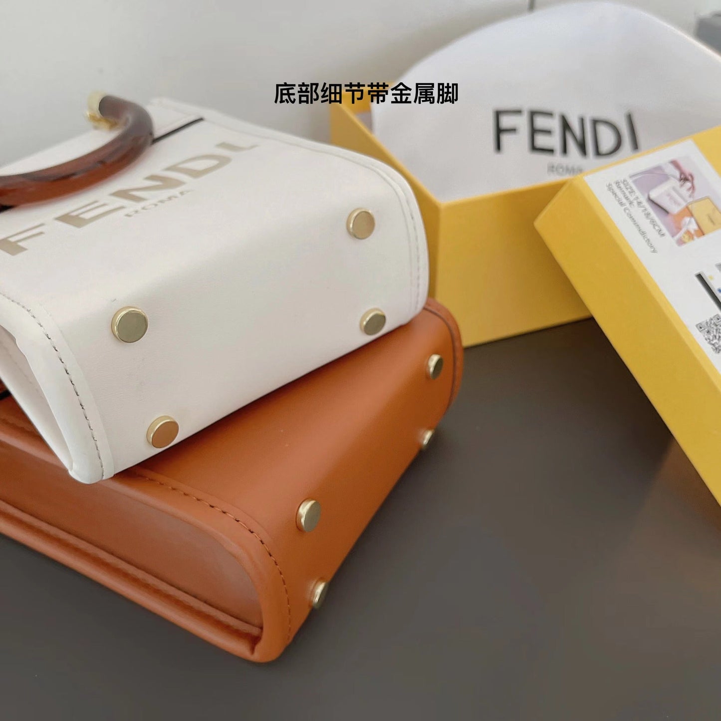 Mála Tote Clasaiceach Le Strap Crossbody