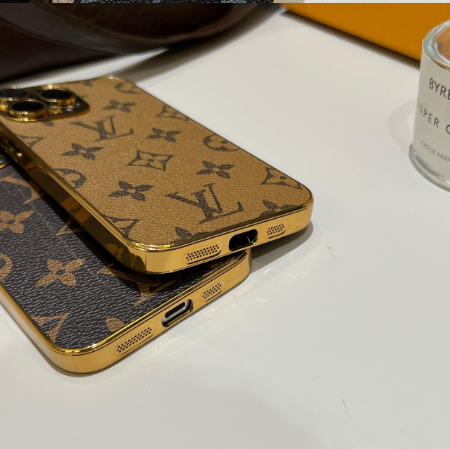 Luxus klasszikus monogramos iPhone tok galvanizált arany élekkel