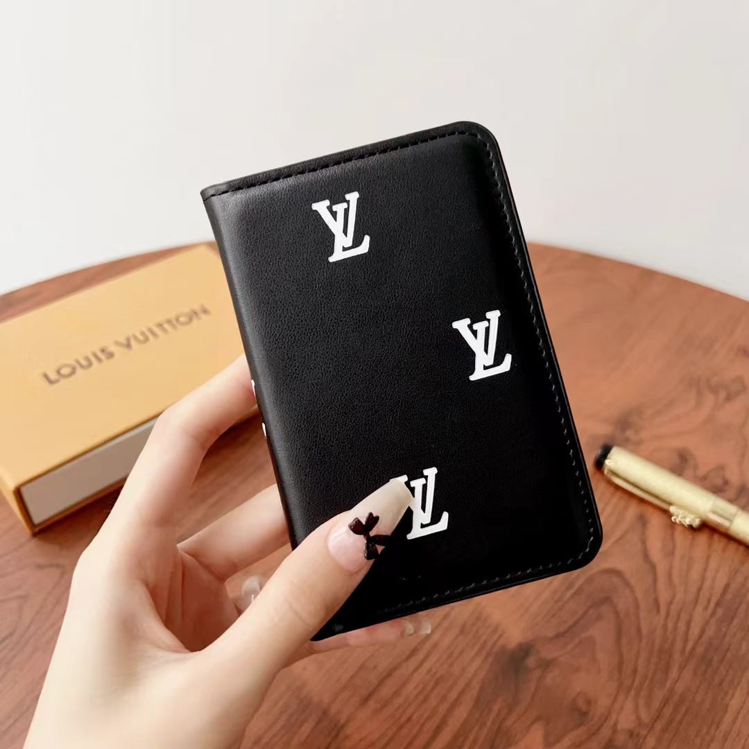 Elegáns kockás & monogram pénztárcák