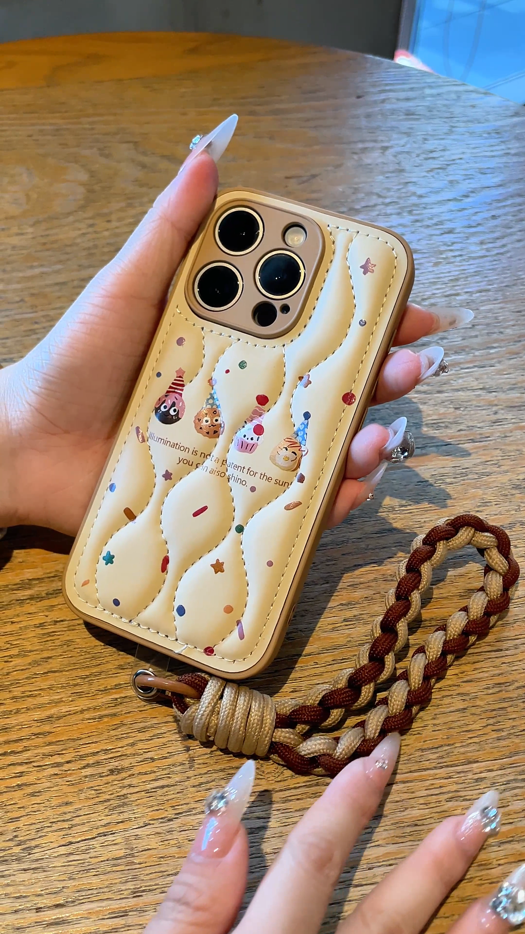 Fjäderlätt Cozy: Chic Cookie-inspirerat iPhone-fodral för trendsättare