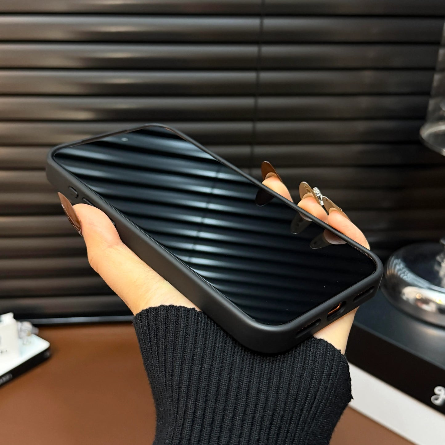 Cás iPhone Leathar Só Cuilteáilte - Clúdach Cosanta caol Shockproof