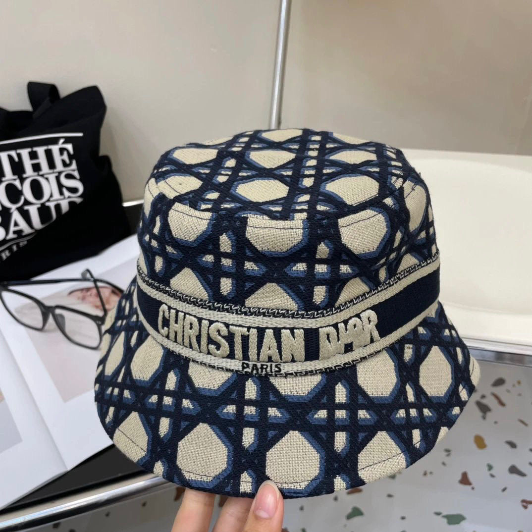 Classic luxury hat 09