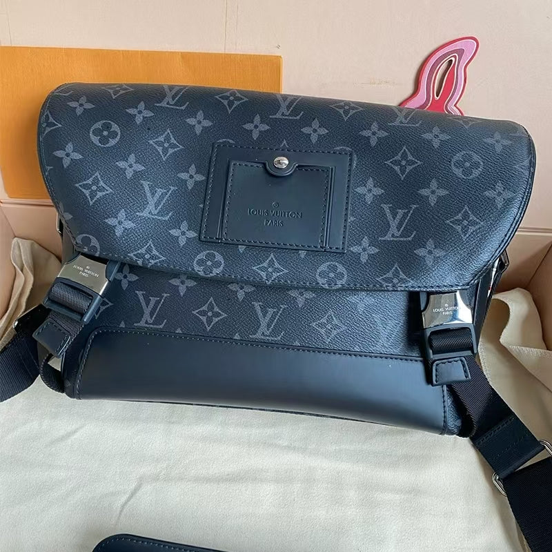 Fashionable and Trendy Messenger Bag