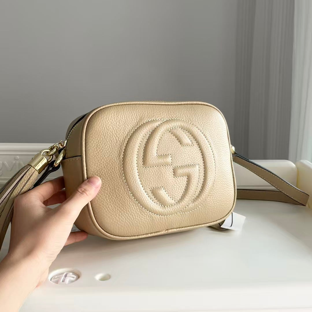Advanced Pebbled Leather Crossbody táska