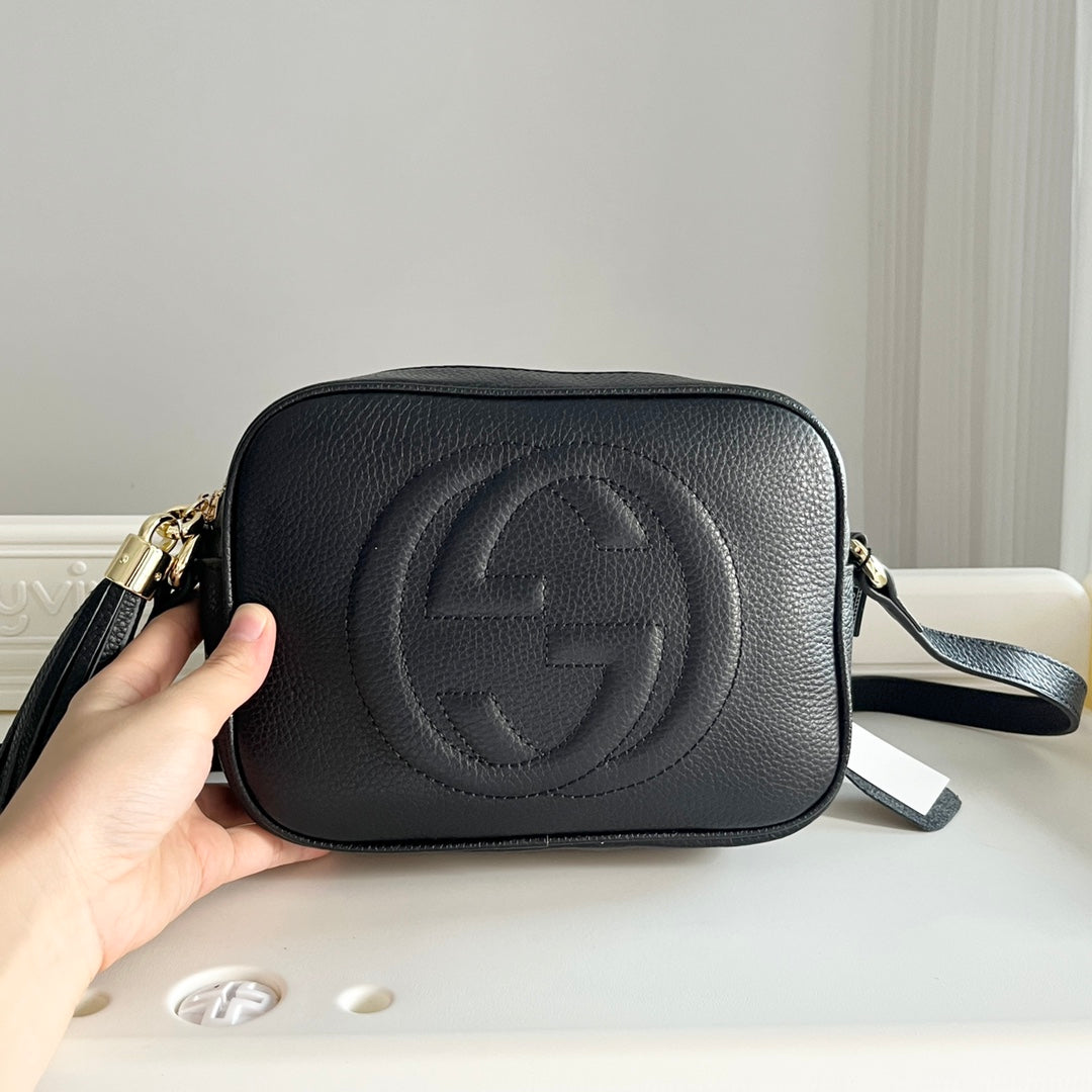 Advanced Pebbled Leather Crossbody táska