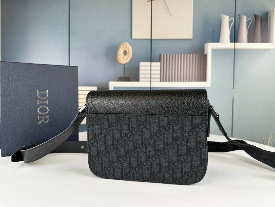 Bolsa Crossbody Clássica de Couro – Design Minimalista, Função Máxima