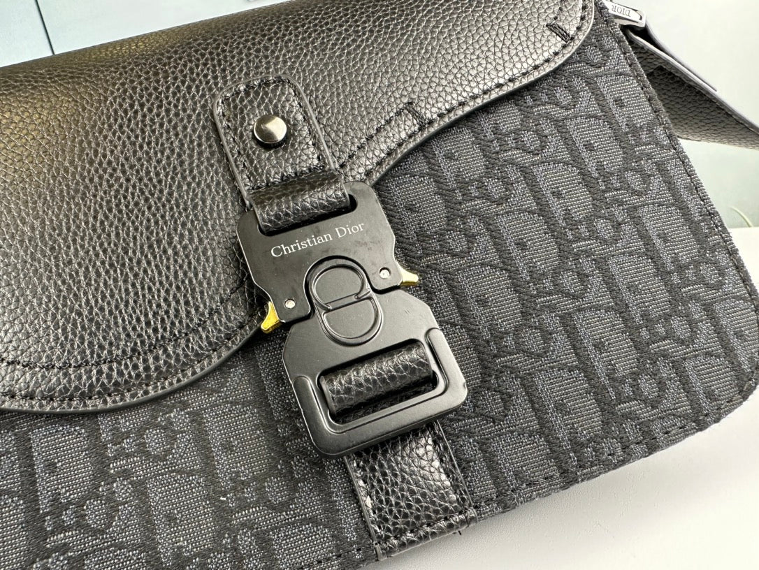 Bolsa Crossbody Clássica de Couro – Design Minimalista, Função Máxima