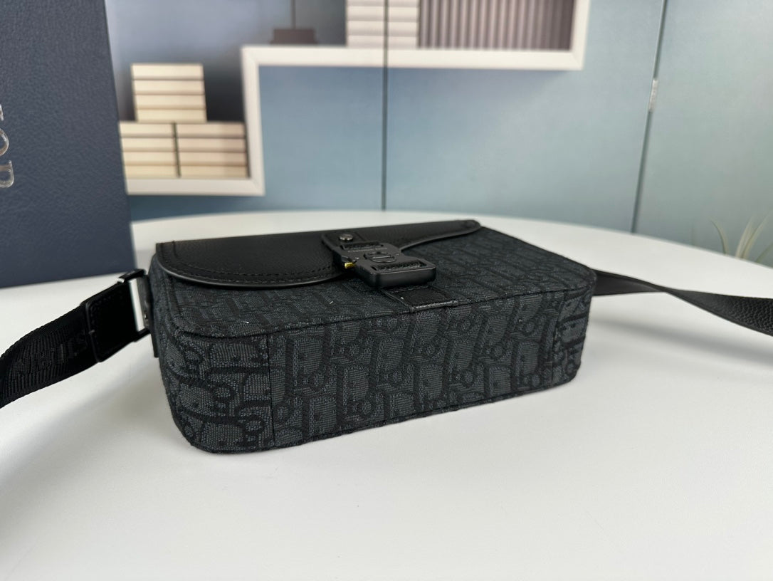 Bolsa Crossbody Clássica de Couro – Design Minimalista, Função Máxima