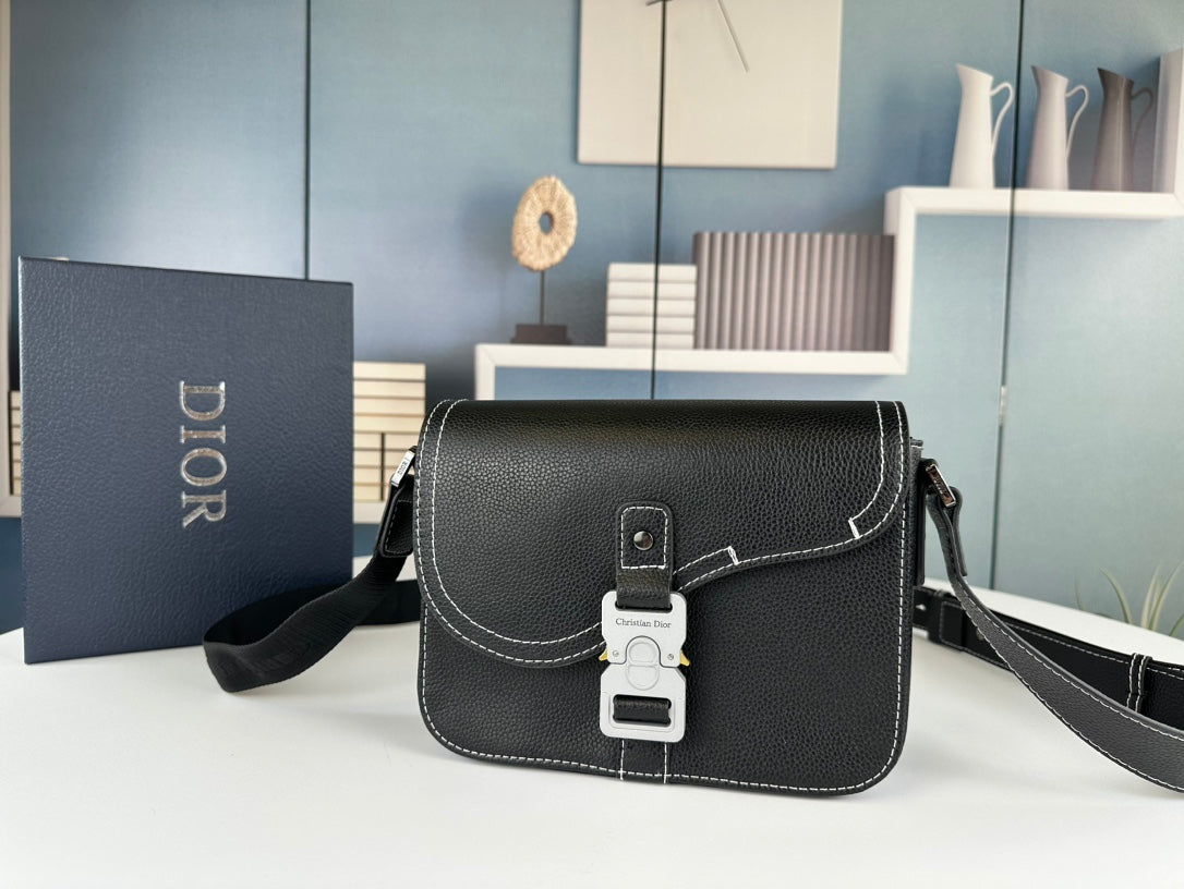 Bolsa Crossbody Clássica de Couro – Design Minimalista, Função Máxima