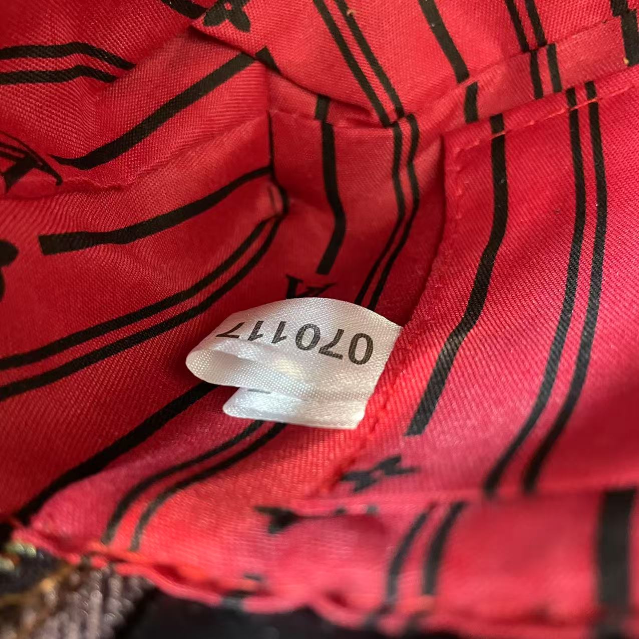 Mála Gualainn Slabhra Vintage Lock - Dearadh Monogram Clasaiceach