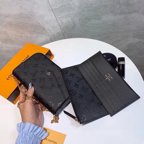 Crossbody com corrente de envelope com monograma vintage