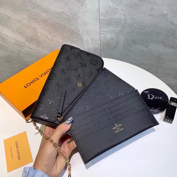 Crossbody com corrente de envelope com monograma vintage