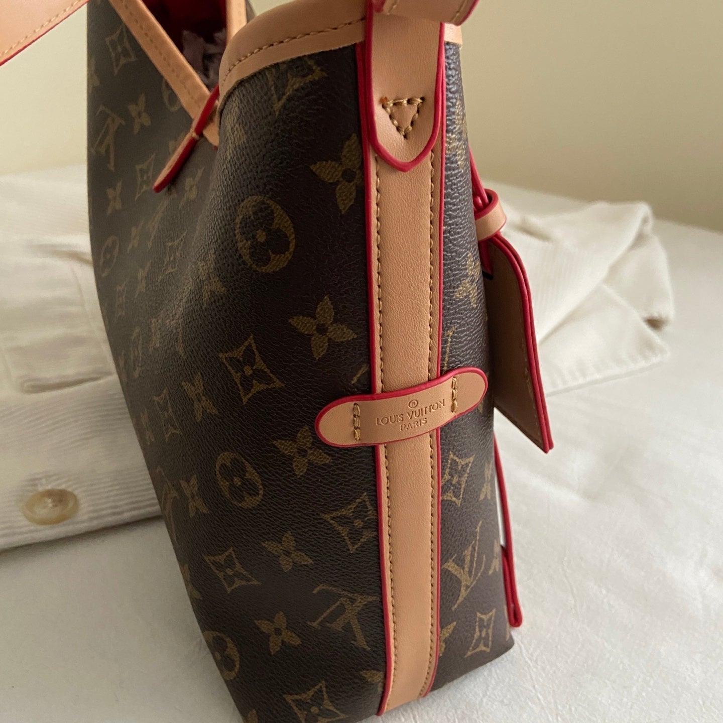 Monogram skulderveske med kryssrem