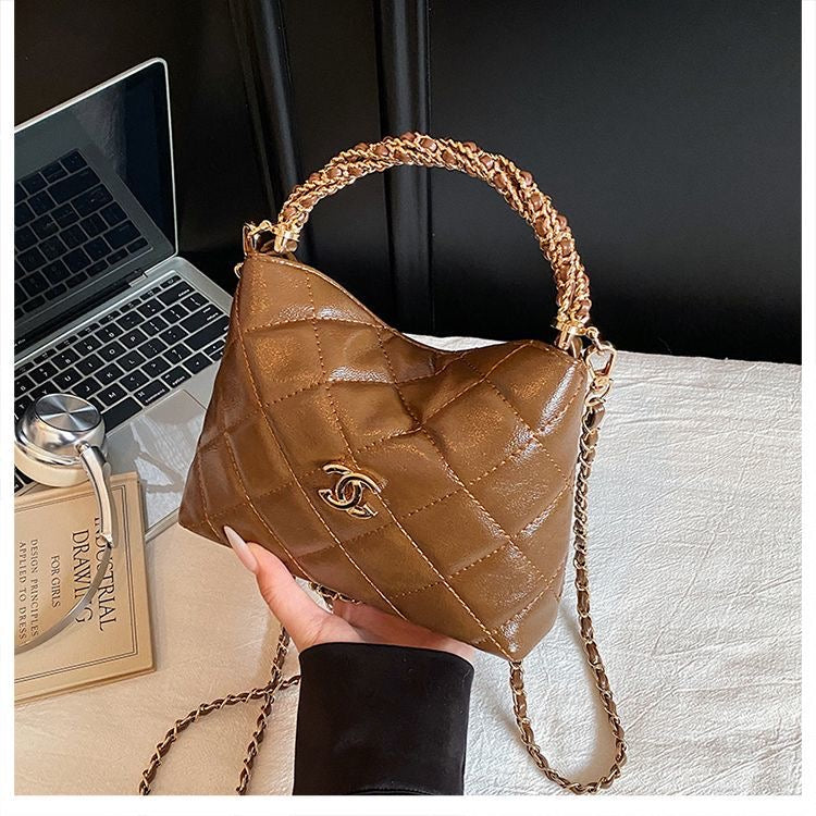 Mála Scamall Slabhra Cuilteáilte - Crossbody Strap Inchoigeartaithe Uigeacht