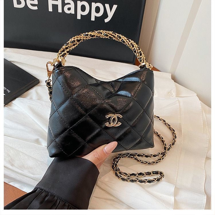 Mála Scamall Slabhra Cuilteáilte - Crossbody Strap Inchoigeartaithe Uigeacht