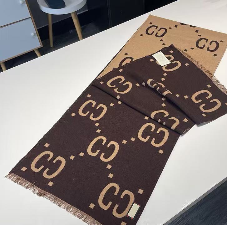 Scarf Monagram Cniotáilte Dhá Thaobh Chluthar – Só Geimhridh Riachtanach