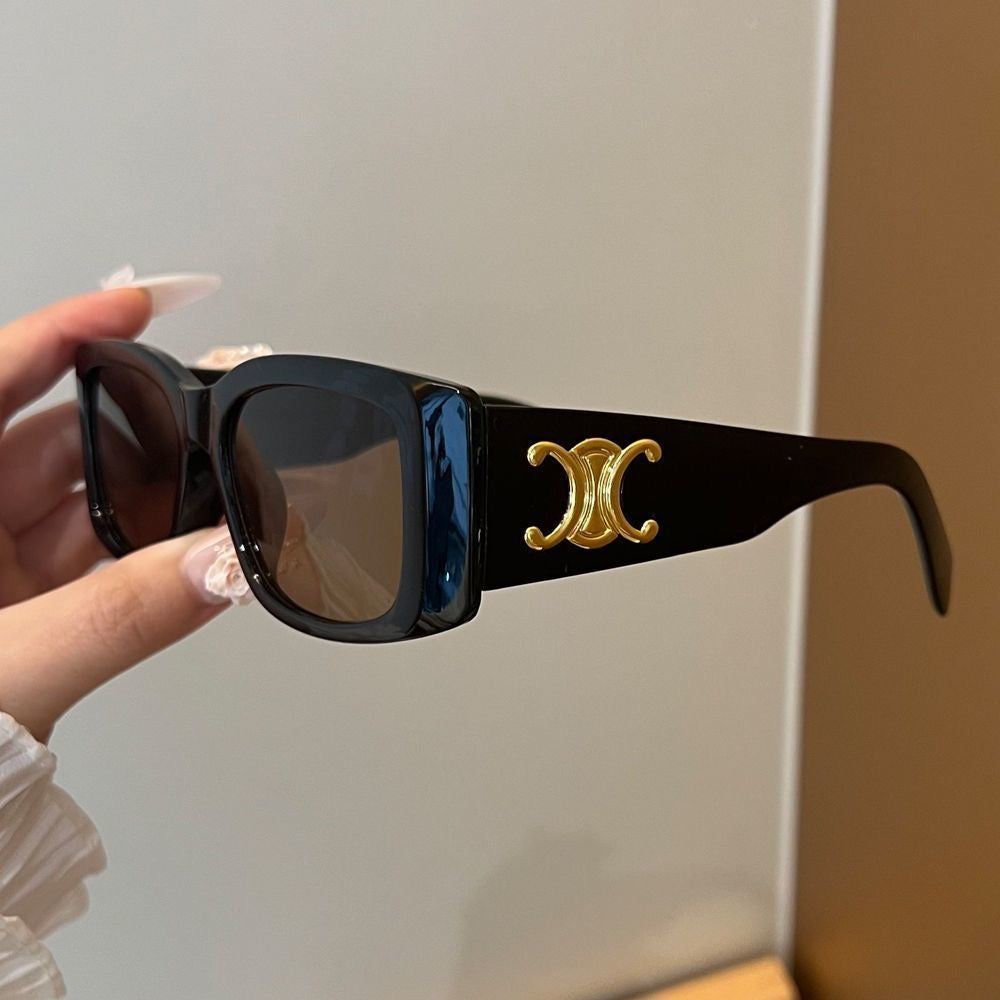 Luxe retro zonnebril met gouden plaquette