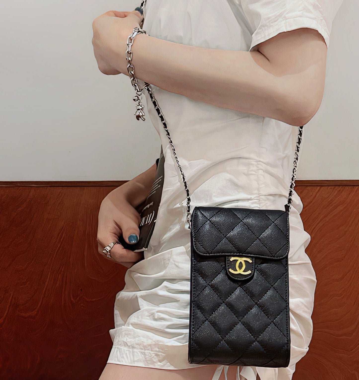 Mála Fón Leathar Crossbody