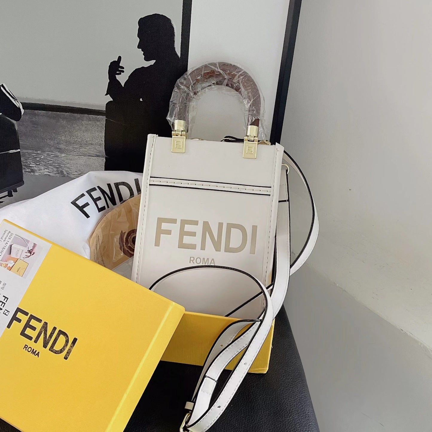 Mála Tote Clasaiceach Le Strap Crossbody