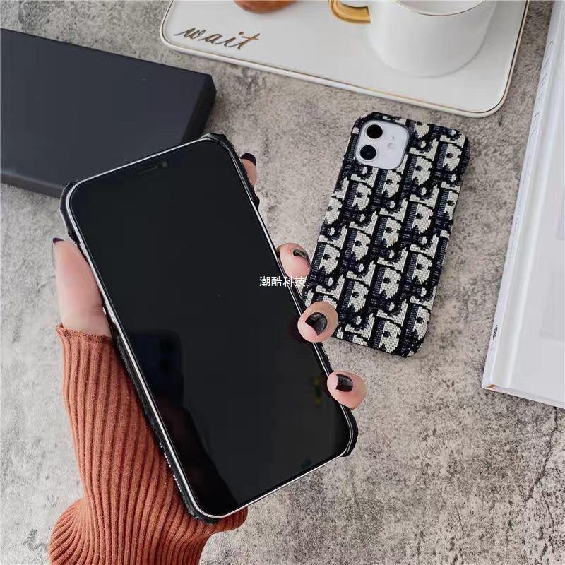 Capa para iPhone em tecido fashion