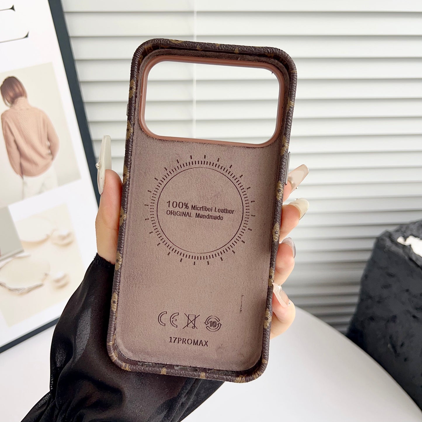 Cás iPhone Só Crossbody le Póca Cárta & Strap Inscortha