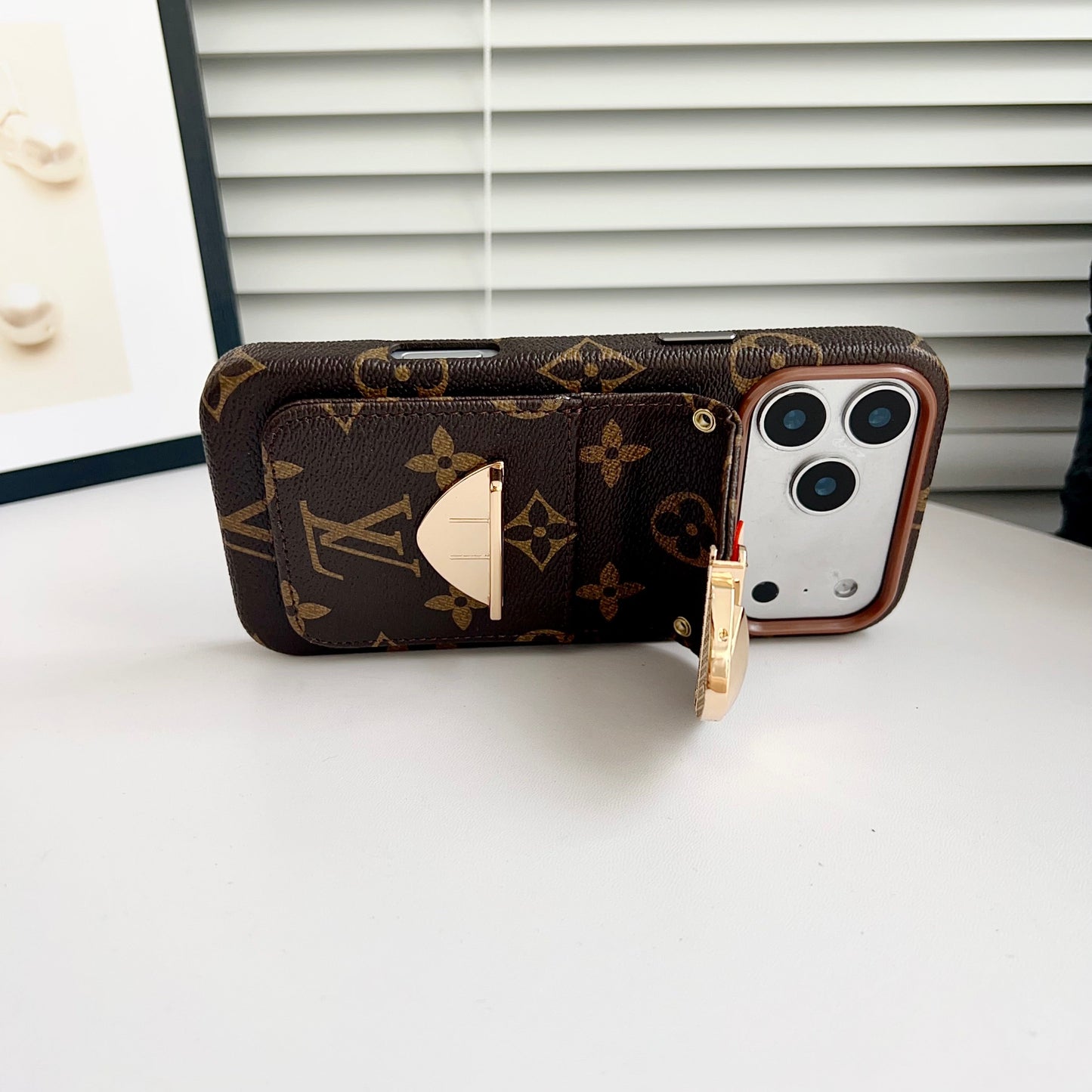Cás iPhone Só Crossbody le Póca Cárta & Strap Inscortha