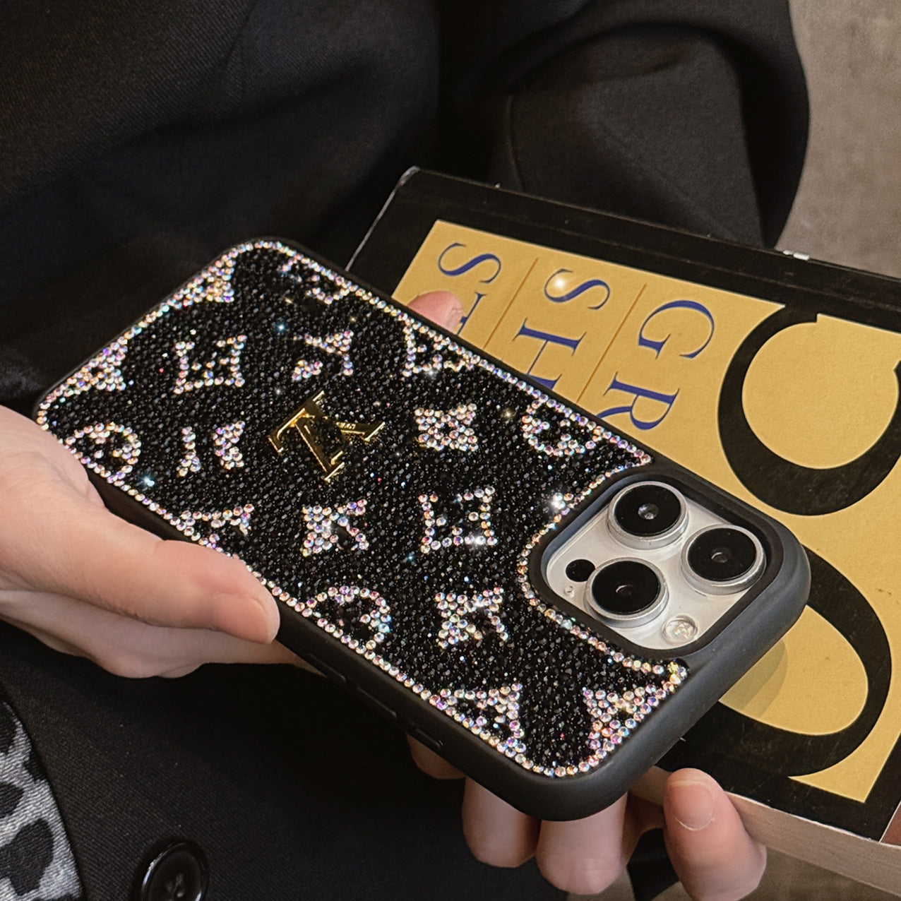Luksus Glitter Holographic Y - S - L-inspirert iPhone-deksel – Diamond Shine Edition