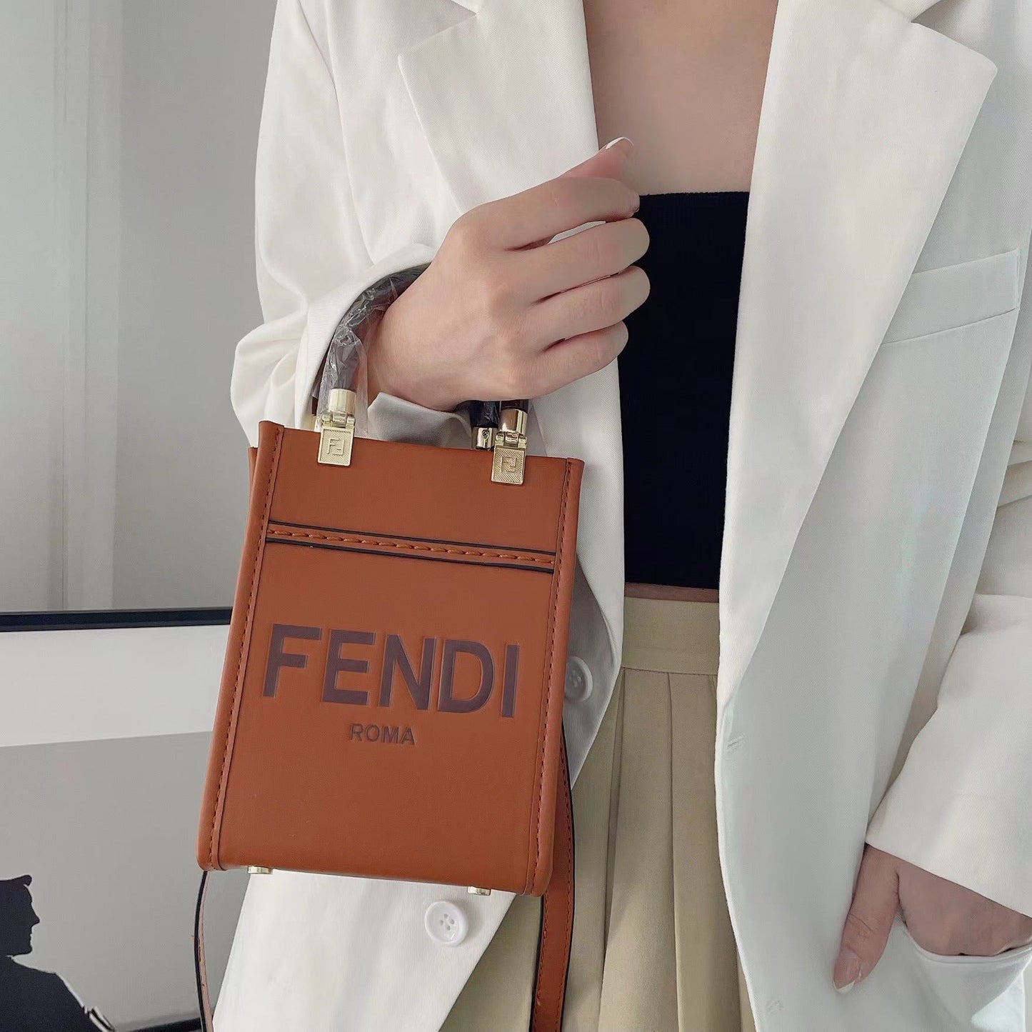 Mála Tote Clasaiceach Le Strap Crossbody