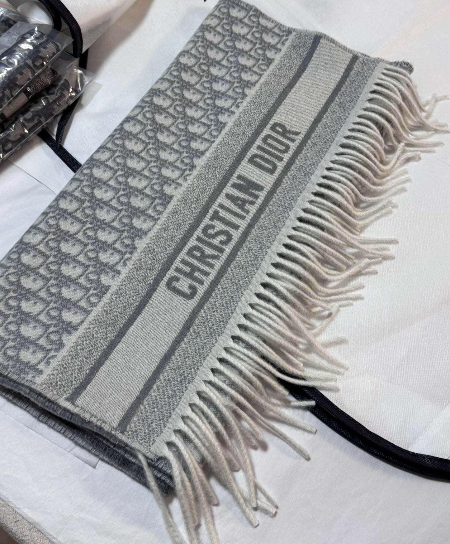 Høykvalitets grå jacquard kvast skjerf, høst og vinter varmt og mykt sjal, temperament pendler allsidig skjerf