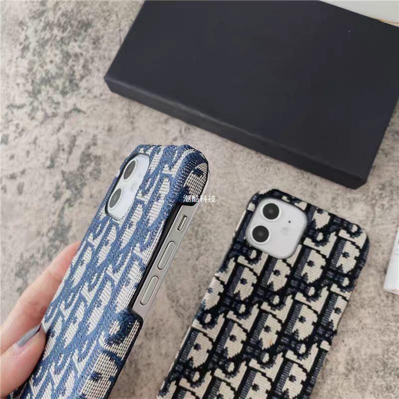 Capa para iPhone em tecido fashion