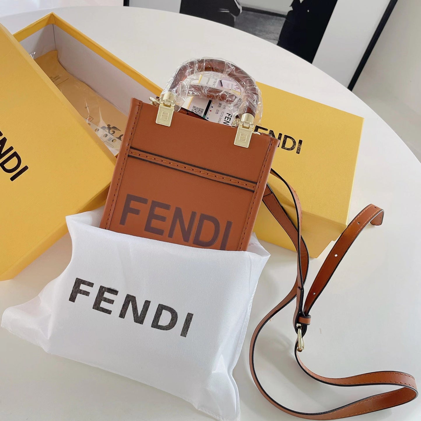 Mála Tote Clasaiceach Le Strap Crossbody