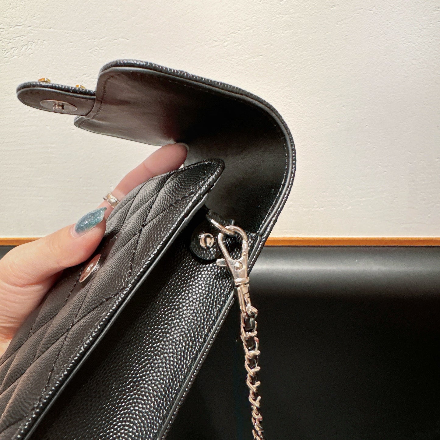 Mála Fón Leathar Crossbody