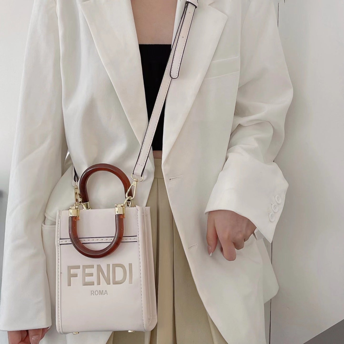 Mála Tote Clasaiceach Le Strap Crossbody