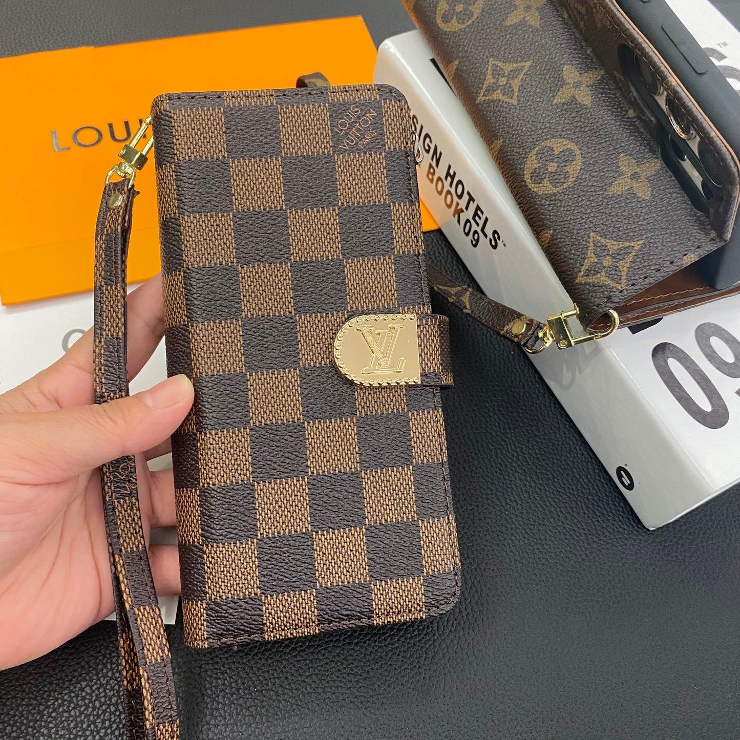 MONOGRAM CANVAS NAHKALOMPAKKO SAMSUNG PUHELINKOTELO