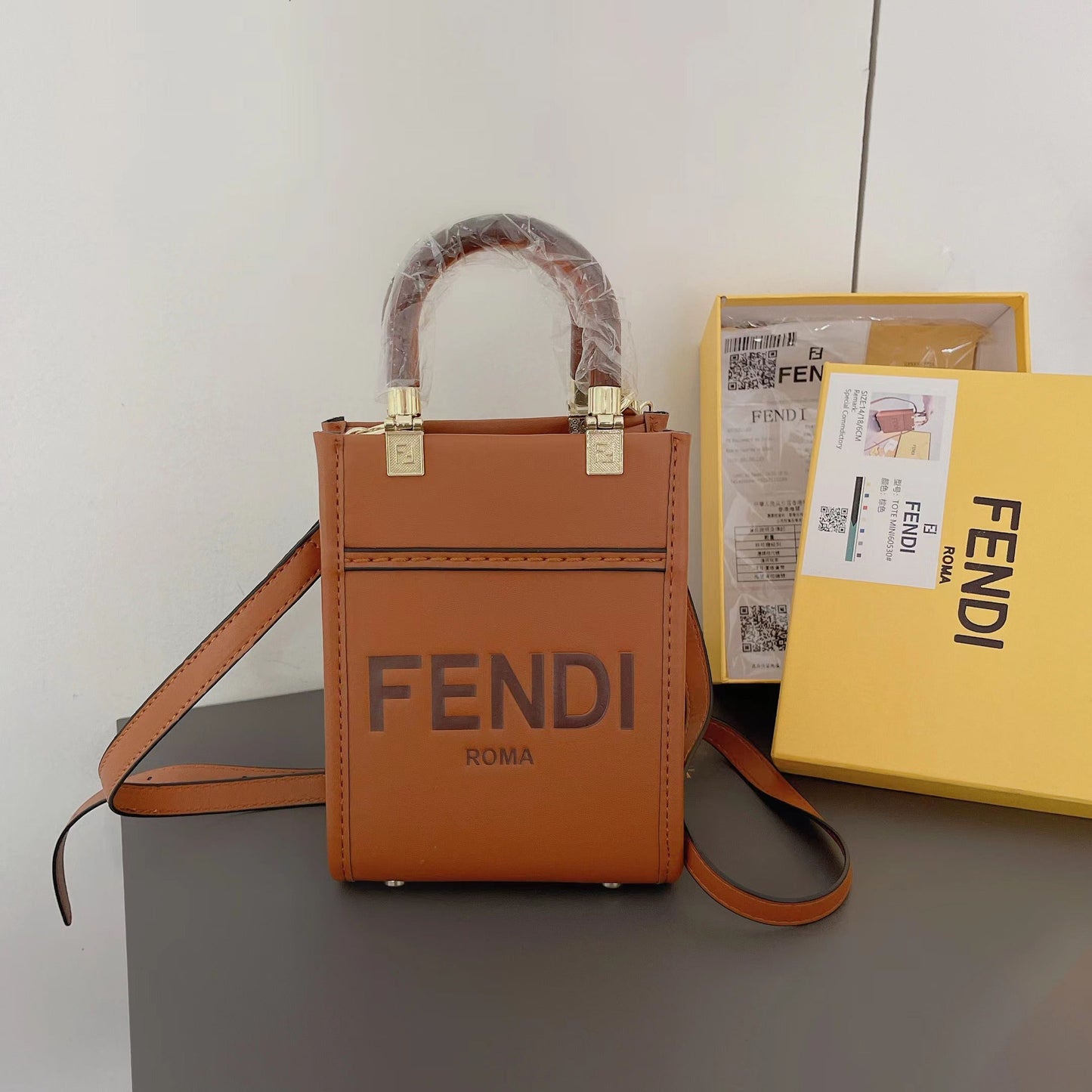 Mála Tote Clasaiceach Le Strap Crossbody