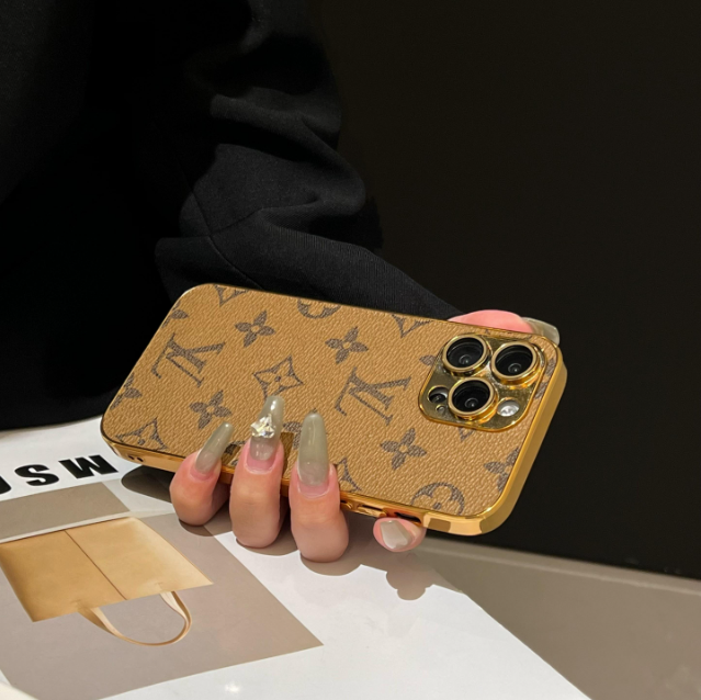 Luxus klasszikus monogramos iPhone tok galvanizált arany élekkel