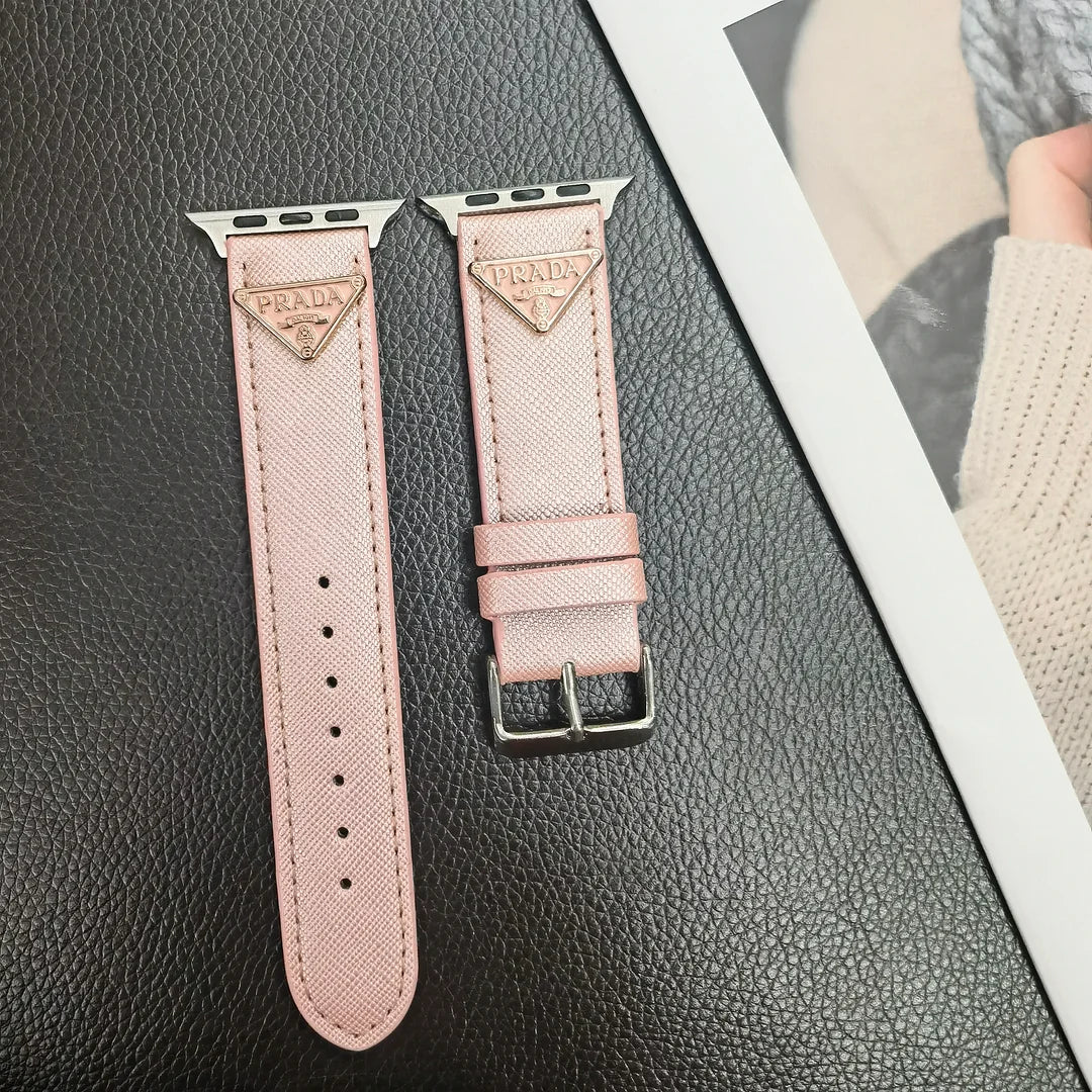 Pulseira de couro com etiqueta de monograma de triângulo duplo para Apple Watch