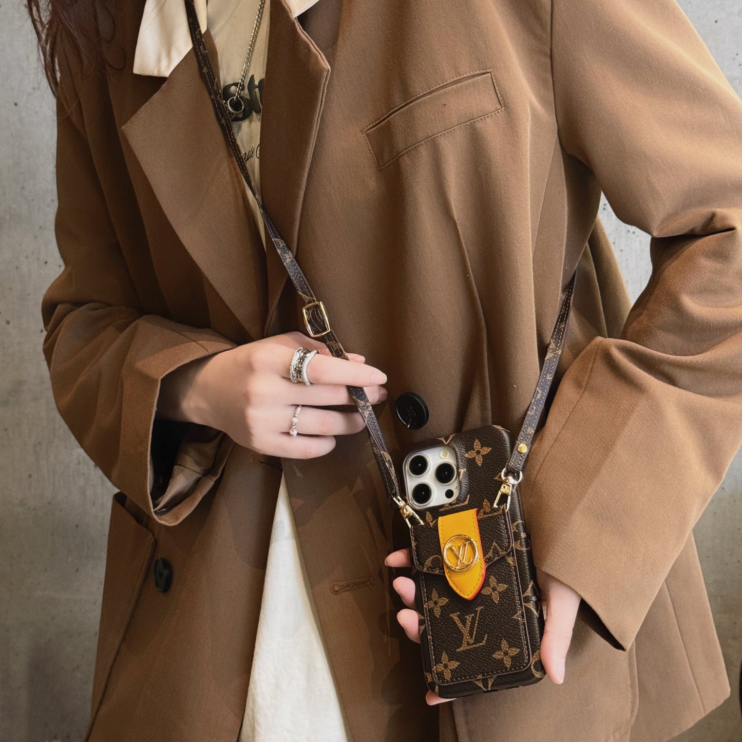 Luxe iPhone-hoesje met kaarthouder en ketting