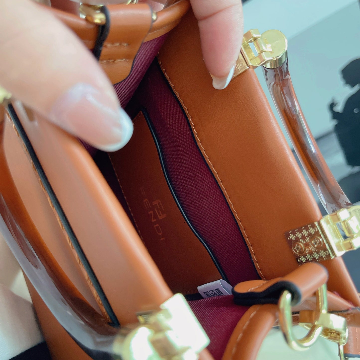 Mála Tote Clasaiceach Le Strap Crossbody
