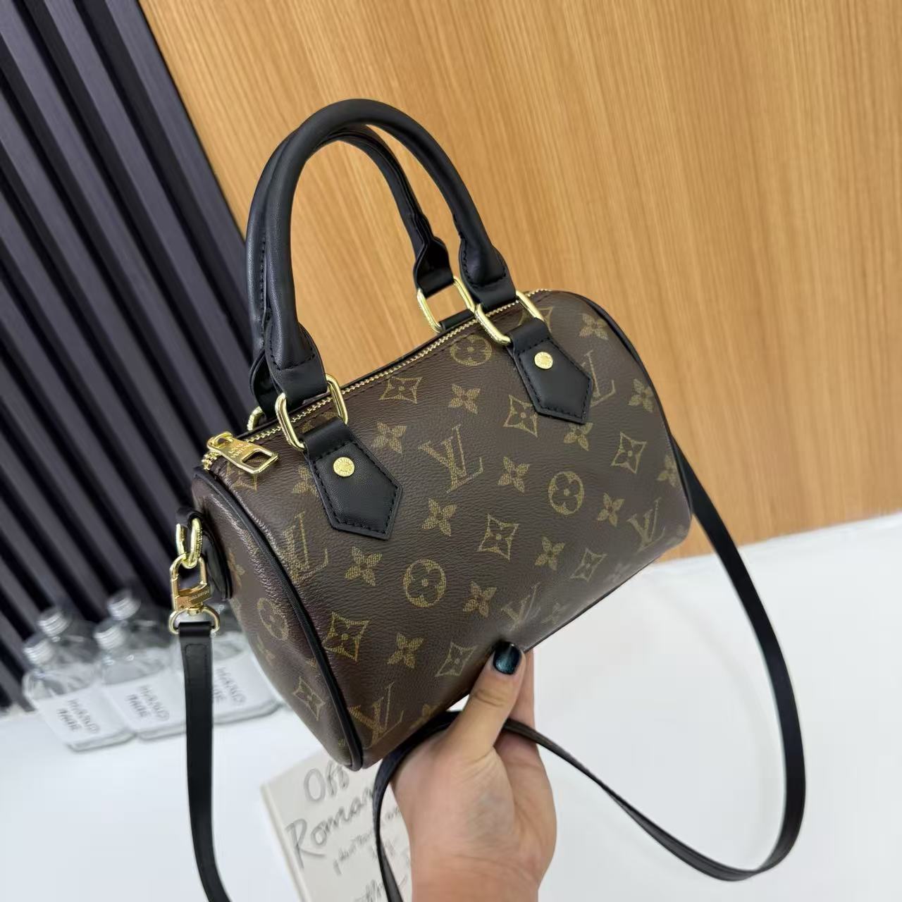Klassinen Monogrammi Mini Barrel Bag